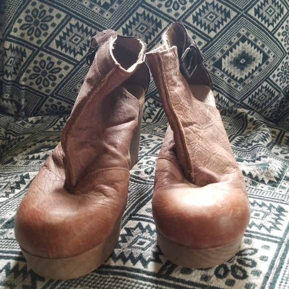 Clogs - Picture 4 of 6